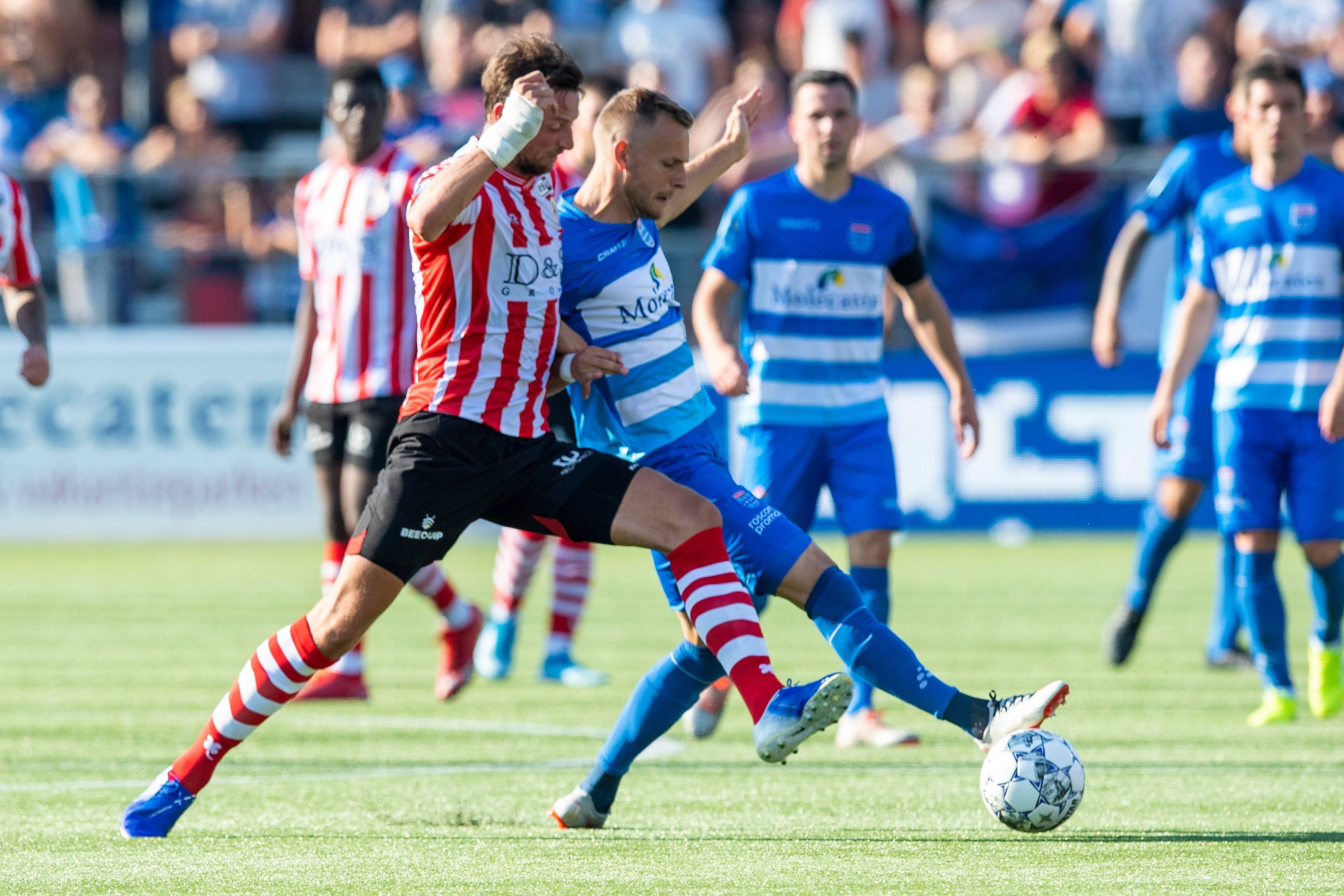 还特意蹲下 还特意蹲下